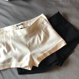 Express pleated shorts size 2 (white & black)